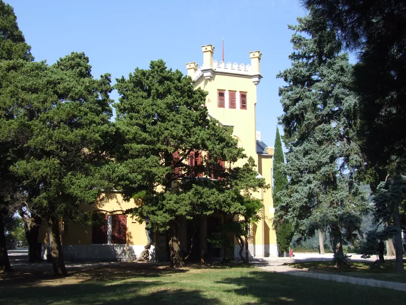 Il Castelletto, la piccola residenza nel parco che imita in scala ridotta il castello