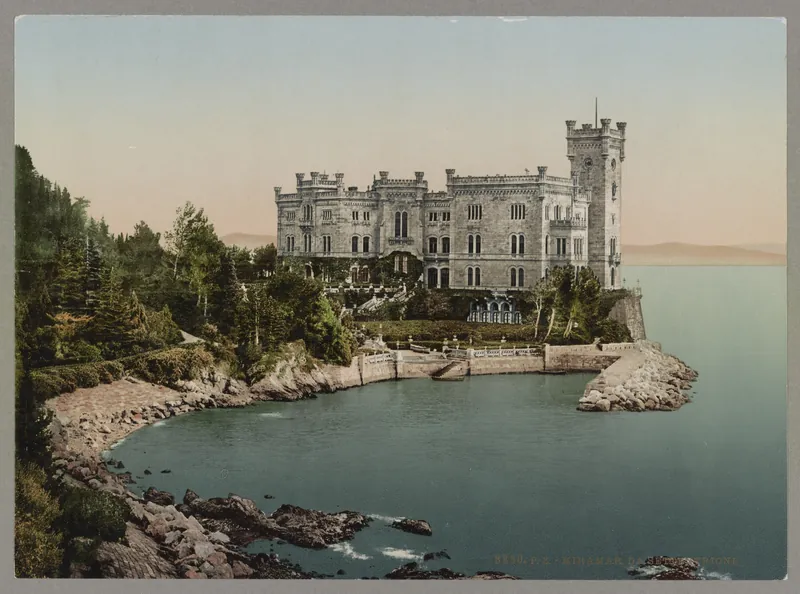 Stampa fotocromatica di fine Ottocento: il castello visto da nord con la baia e il parco